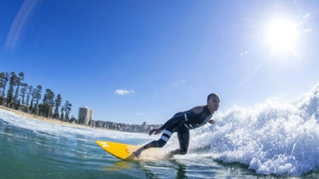 【マンリービーチ留学】サーフィンの写真です