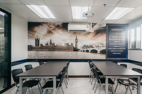 教室-London